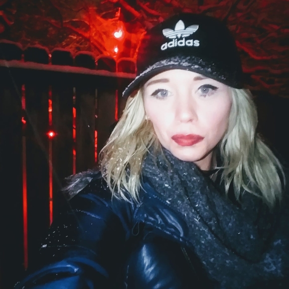 Meet your Posher, Taylor - Picture 1 of 1